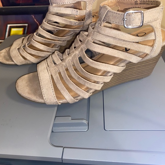 Not yet Strappy Sandals - Picture 3 of 4